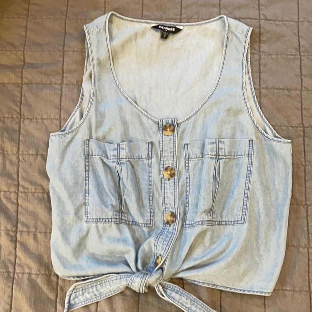 Express medium sleeveless chambray/linen tie front shirt with buttons/pockets